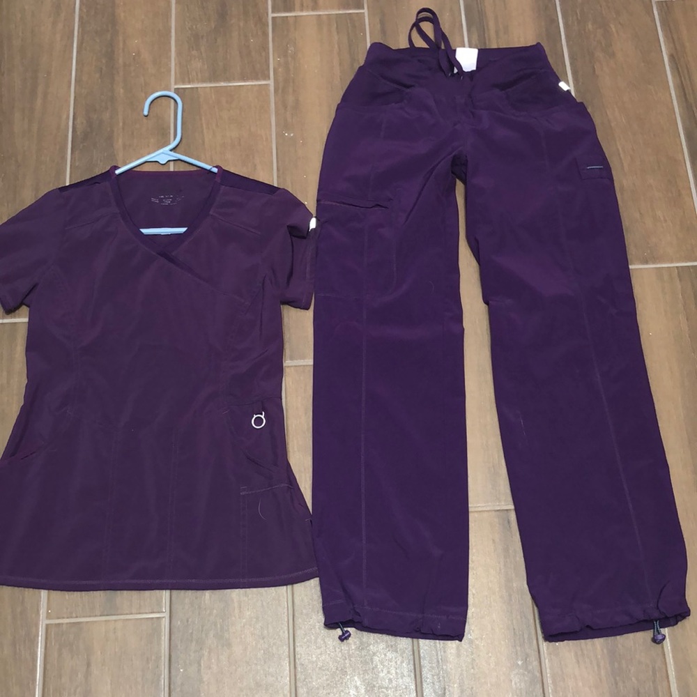 Scrub set